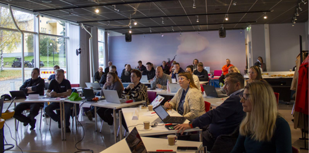 Tekoälykästä-valmennuksen osallistujat